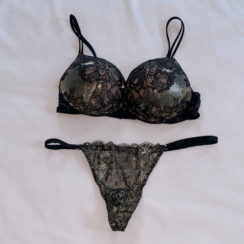 VS Bombshell Add-2-Cups Strapless Push-up Bra 32B & V-String Panty One Size